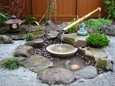 Petit bassin avec fontaine en bambou ©Tamatelandscaping.com