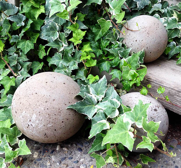 Sphères en béton ©Thegardenglove.com